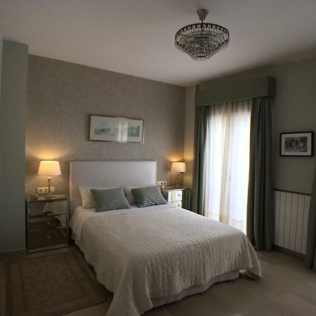 Guest House Europa 12 Севиля Екстериор снимка