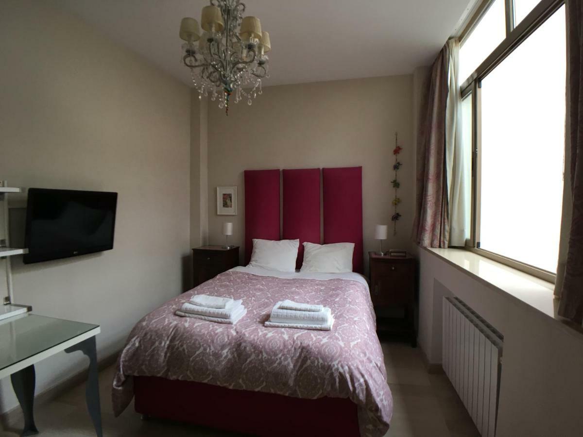 Guest House Europa 12 Севиля Екстериор снимка
