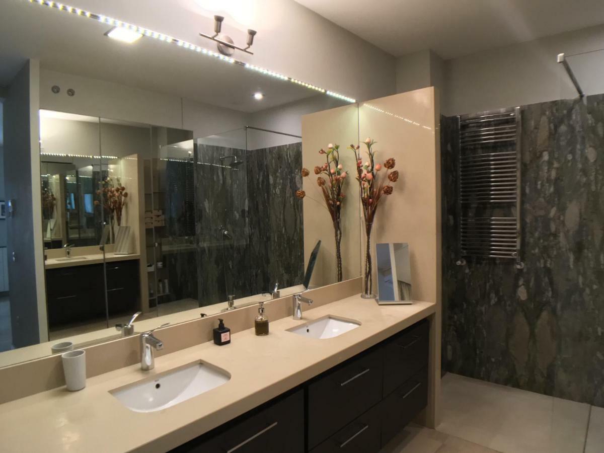 Guest House Europa 12 Севиля Екстериор снимка