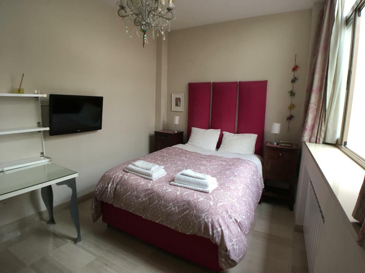 Guest House Europa 12 Севиля Екстериор снимка