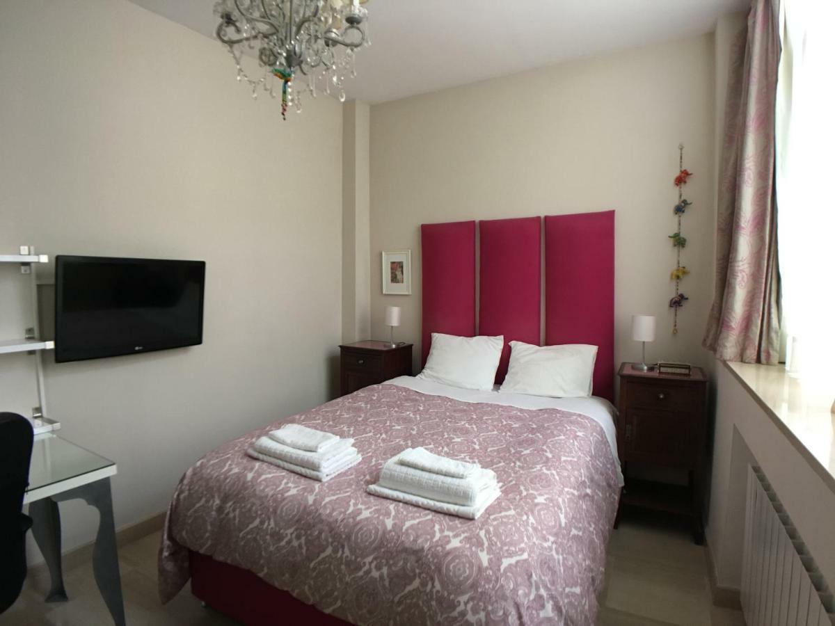Guest House Europa 12 Севиля Екстериор снимка