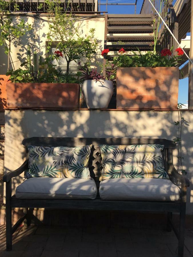 Guest House Europa 12 Севиля Екстериор снимка